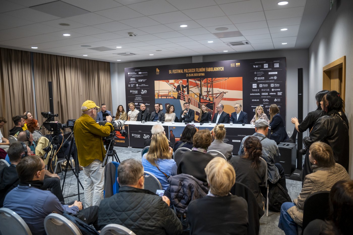 Konferencja prasowa filmu „Przez ścianę” w czwartek, 24 września. Na pytania dziennikarzy odpowiadali m.in. Jakub Gierszał, Maria Dębska i Agnieszka Grochowska (fot. Anna Bobrowska / mat. prasowe FPFF)