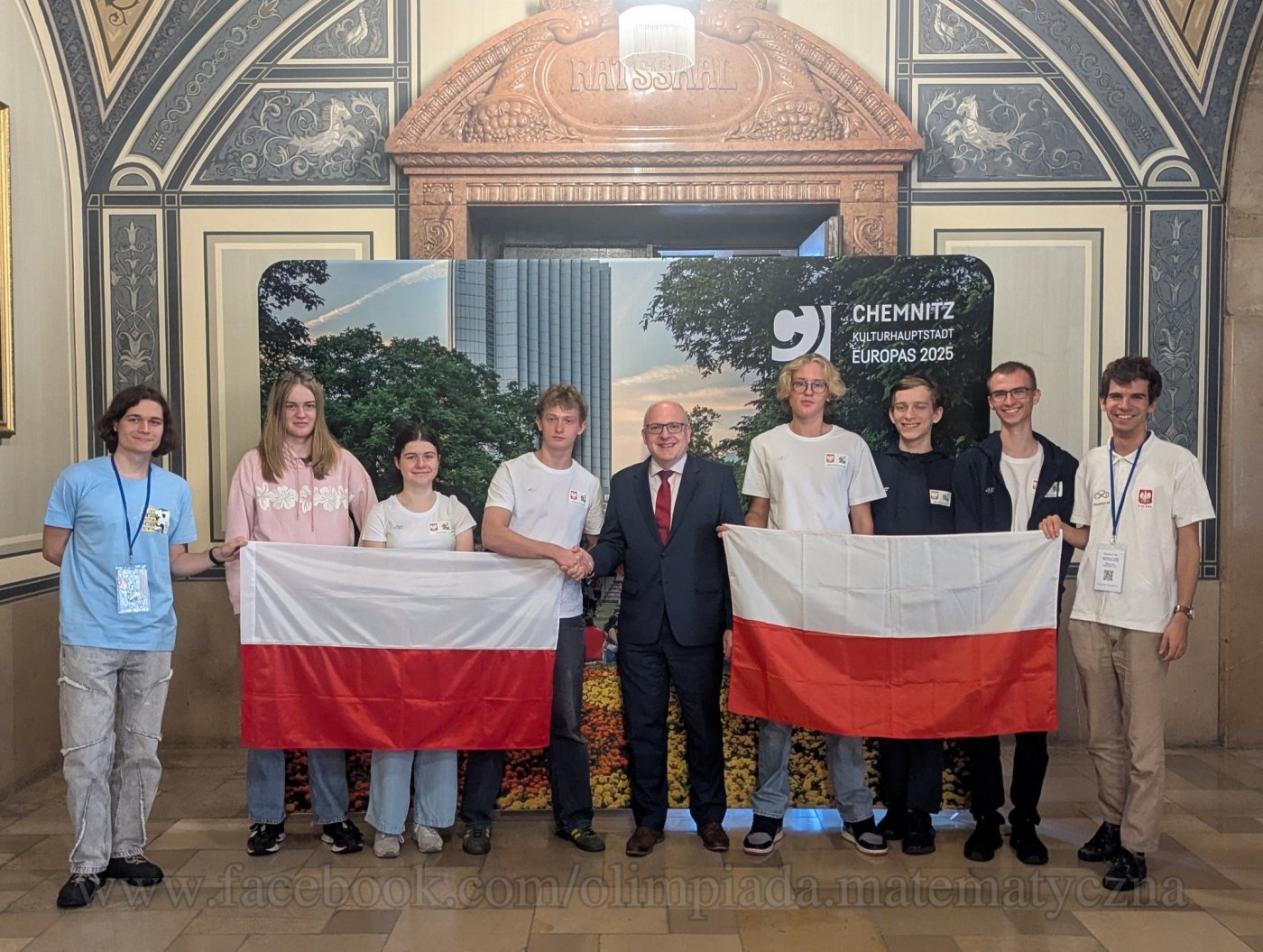 Polska drużyna przed XIX Środkowoeuropejską Olimpiadą Matematyczną. Czwarty od lewej: Antoni Nowosielski (fot. olimpiada.matematyczna) 