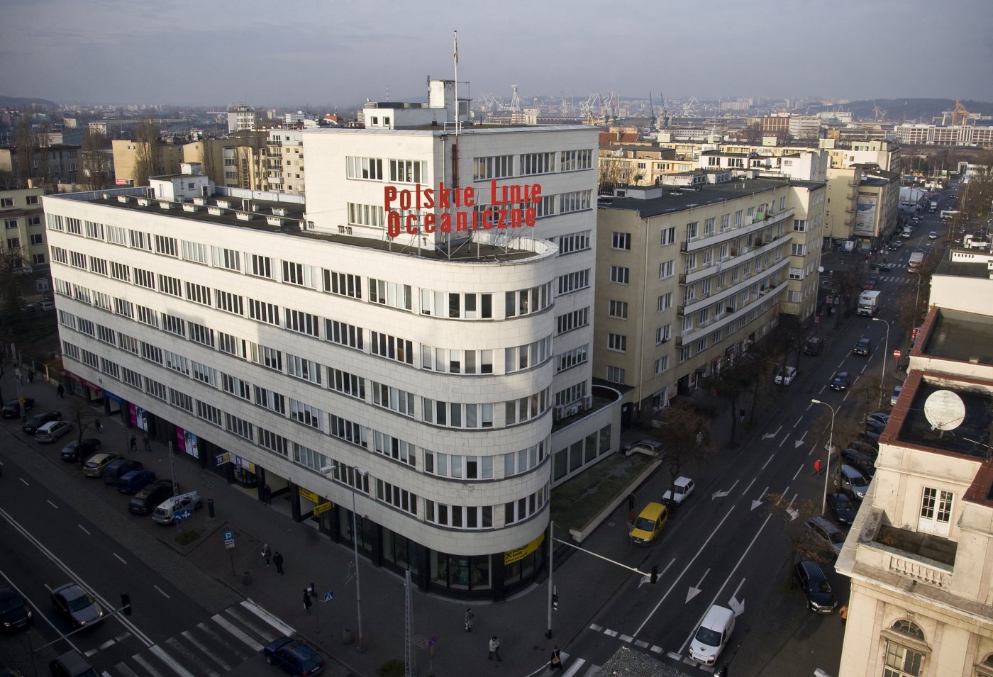 Modernistyczny budynek PLO przy ul. 10 Lutego (fot. Przemysław Kozłowski)