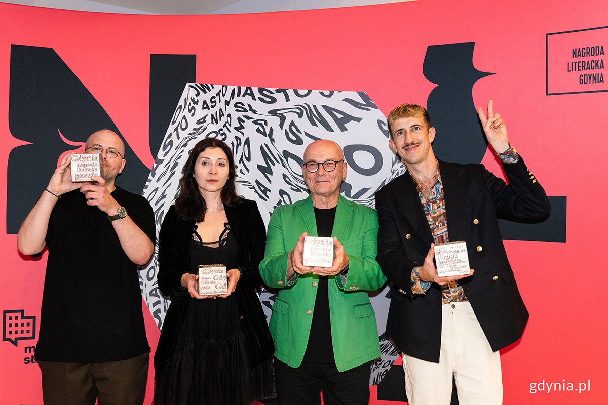 Laureaci Nagród Literackich Gdynia 2023. Od lewej: Marcin Czerkasow, Małgorzata Żarów, Jerzy Koch, Grzegorz Piątek. Fot. Anna Rezulak