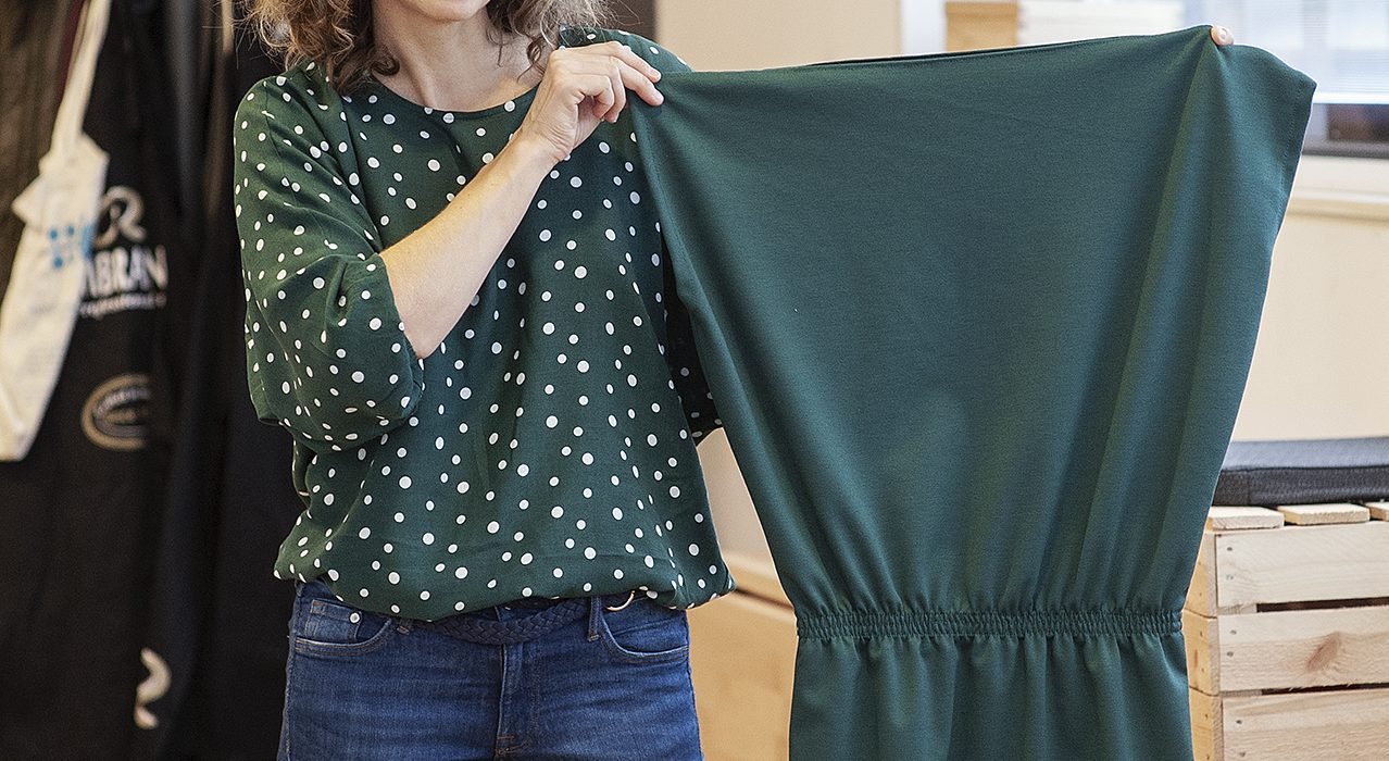 Podczas warsztatów materiały ze starych muzealnych wystaw zmienią się w worki dla dzieci, fot. Muzeum Miasta Gdyni