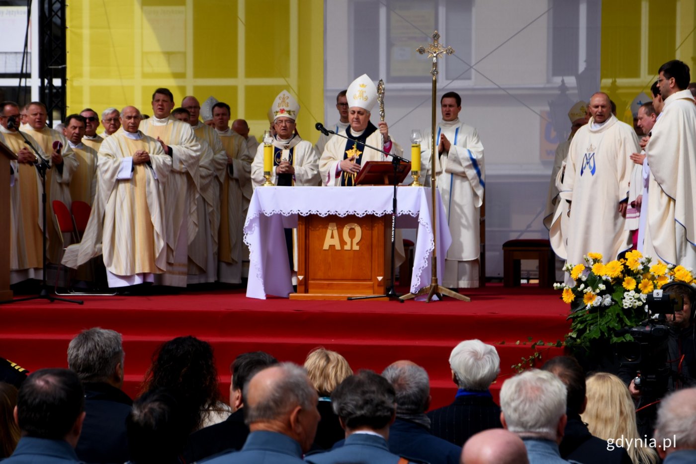 Kolegiata stała się Bazyliką Morską. Uroczystą liturgię poprowadzili arcybiskup Salvatore Pennachio, Nuncjusz Apostolski w Polsce i arcybiskup Sławoj Leszek Głódź, Metropolita Gdański / fot. Paweł Kukla