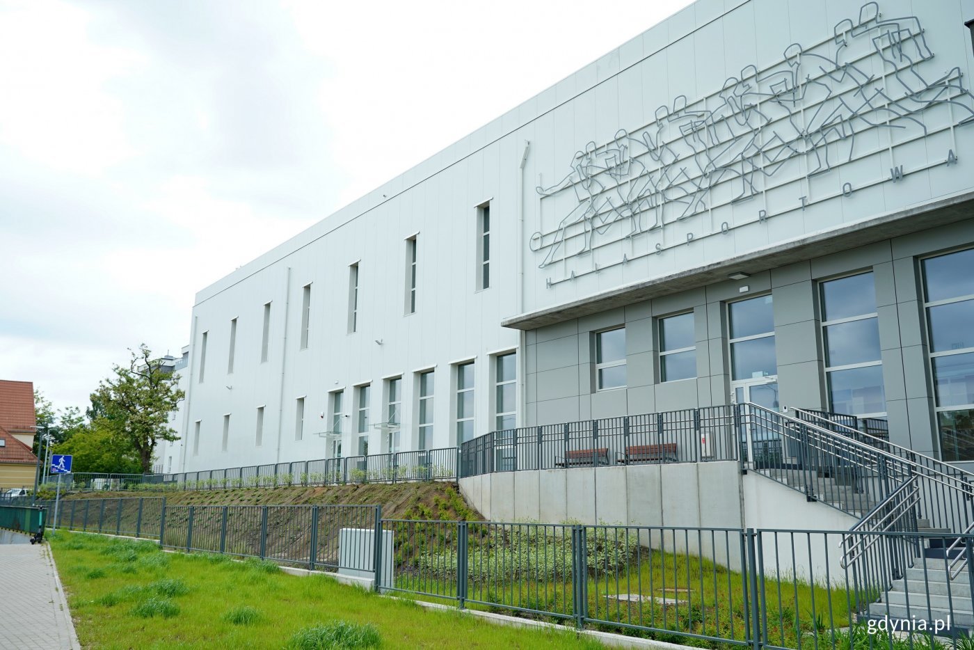 Hala sportowa przy ZSHG w Gdyni, ul. Morska 77, gdzie odbędzie się ogólnopolska inauguracja roku szkolnego 2025/26 (fot. Magdalena Czernek)