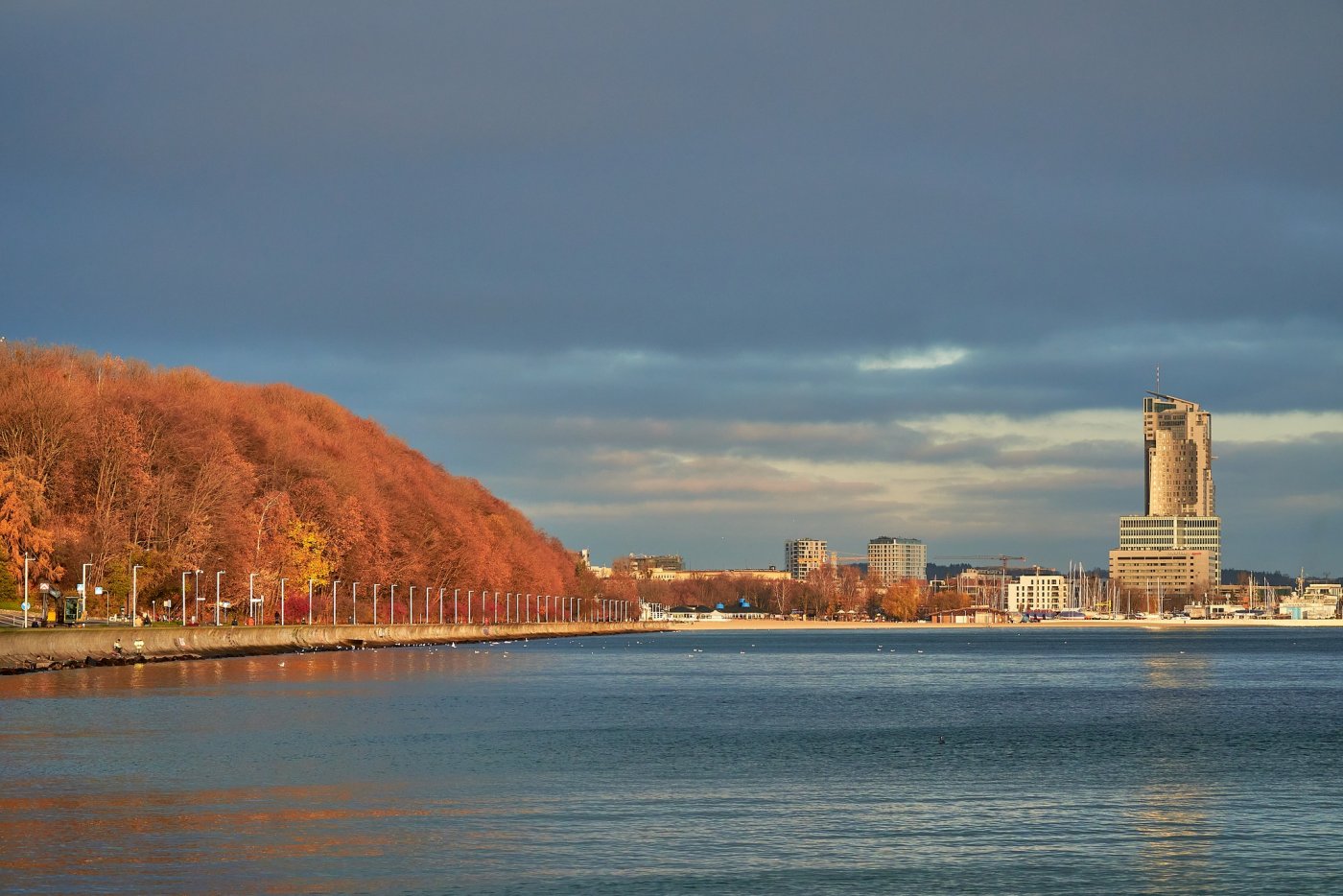 Bulwar nadmorski i Sea Towers (fot. Anna Jędrzejewska // z naszej grupy Gdynia w obiektywie)