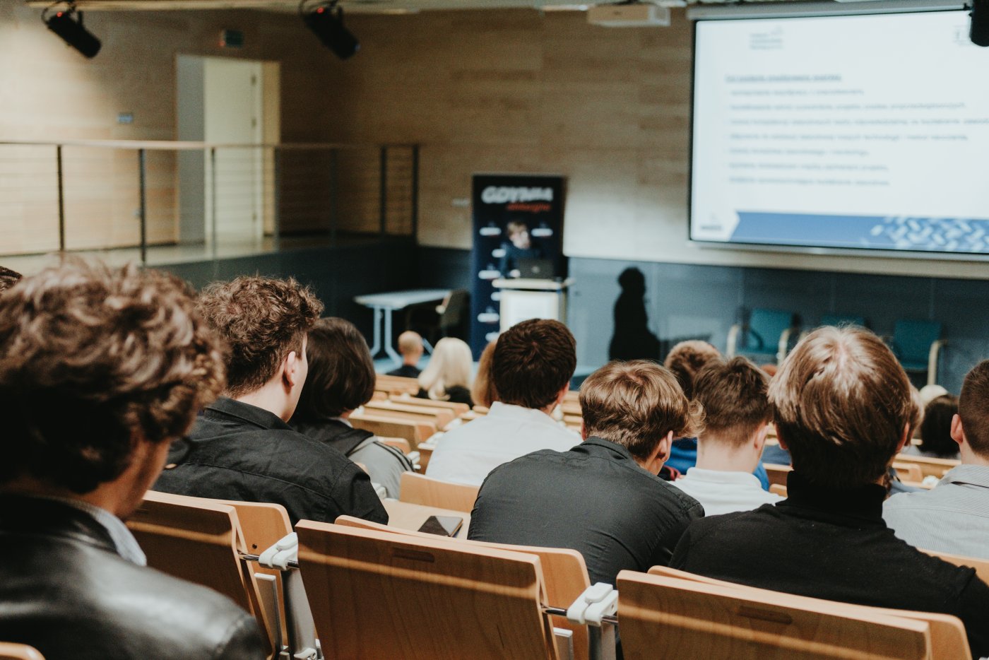 Uczestnicy konferencji w sali