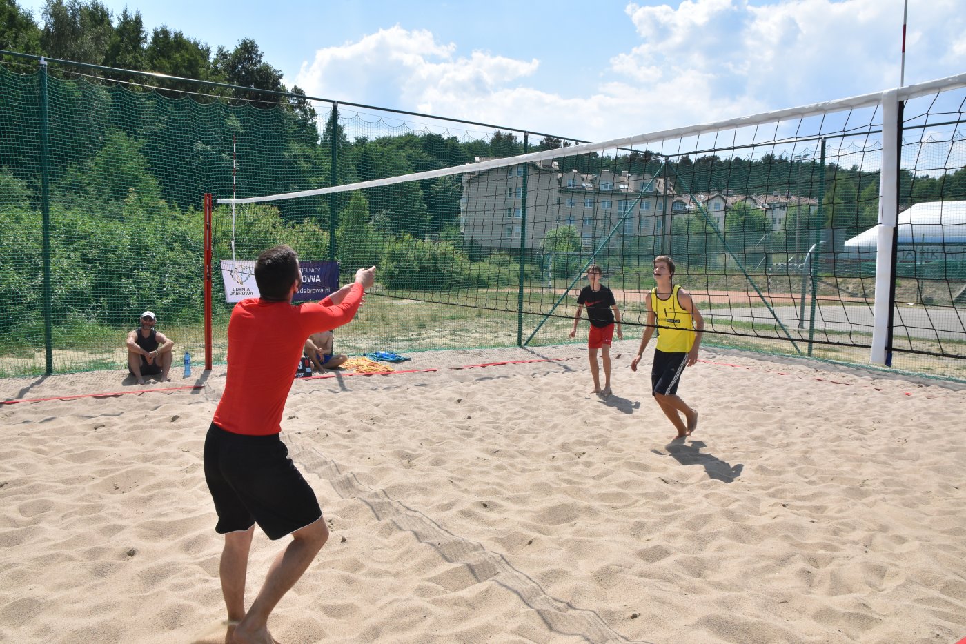 Na Dąbrowie jest już boisko do siatkówki plażowej // fot. Laboratorium Innowacji Społecznych