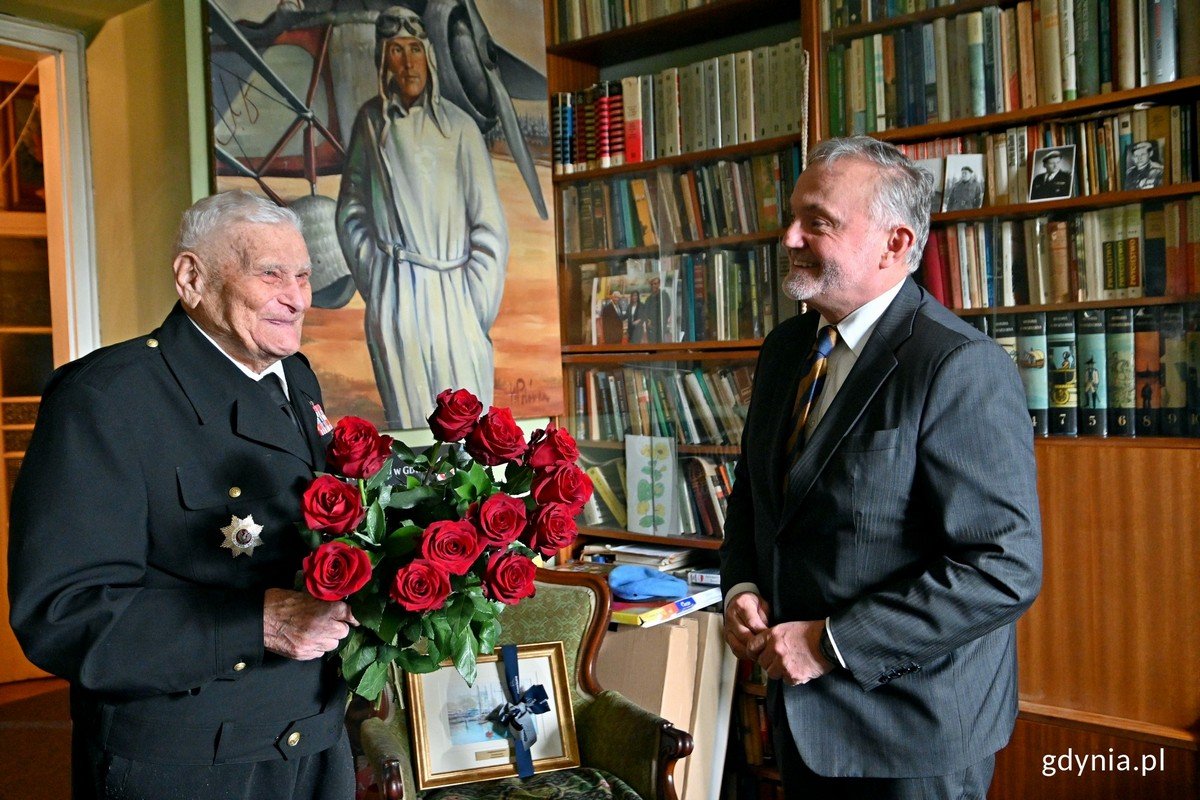 Na zdjęciu płk. w st. spocz. Henryk Karpiński i prezydent Wojciech Szczurek//fot. Magdalena Czernek