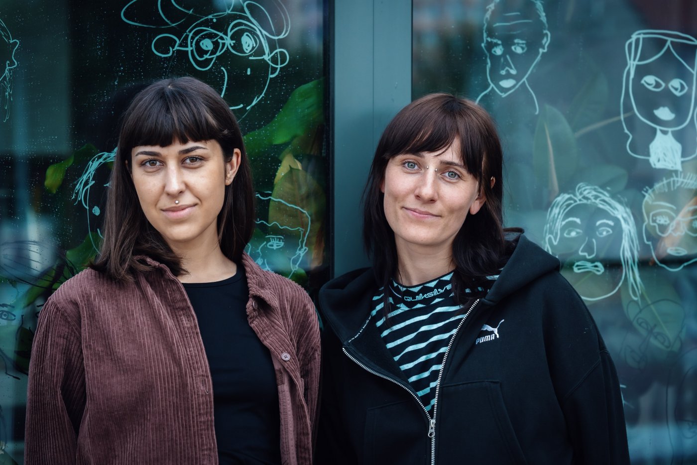 Twarze Pomagania. Od lewej: Justyna Iwankowicz i Martyna Winnicka//fot. Dawid Linkowski