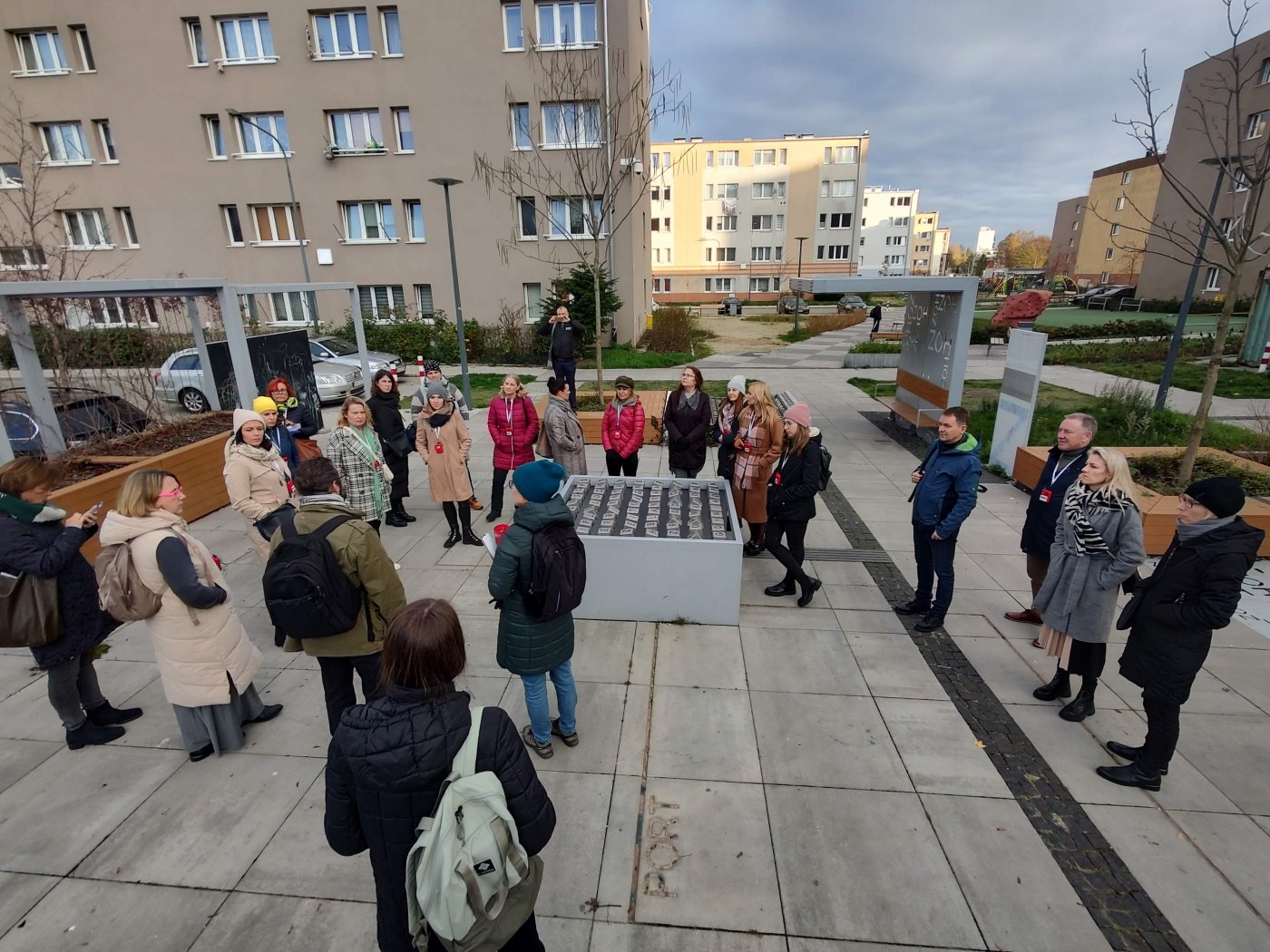 Spacer po zrewitalizowanym osiedlu Zamenhofa - Opata Hackiego // fot. Laboratorium Innowacji Społecznych