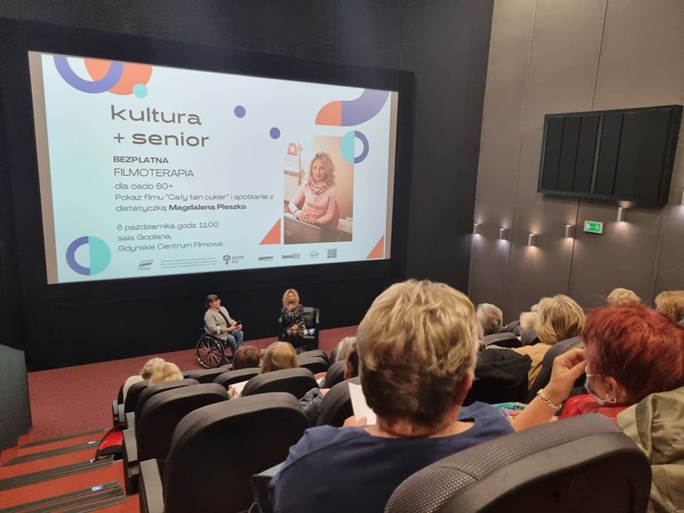 Seniorzy w Gdyńskim Centrum Filmowym podczas filmoterapii // fot. Bartosz Izdebski