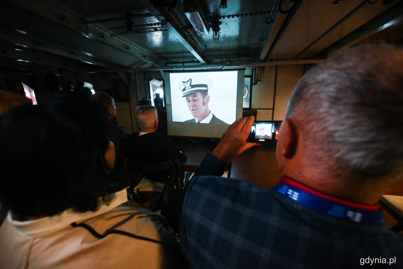 Uczestnicy spotkania w 50 lat po triumfie w Operation Sail '72 obejrzeli wyjątkowy film dokumentalny oraz zarejestrowane wspomnienia członków ówczesnej załogi, fot. Kamil Złoch