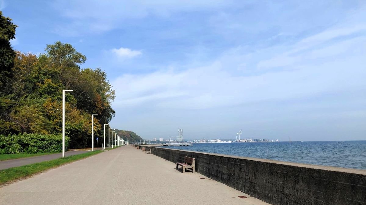 Około 400 metrów opaski brzegowej na gdyńskim Bulwarze Nadmorskim przejdzie remont (fot. Urząd Morski w Gdyni)