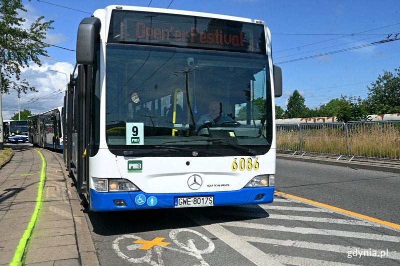 Uczestnicy Open'er Festivalu mogą skorzystać ze specjalnej linii autobusowej OF // fot. Magdalena Czernek