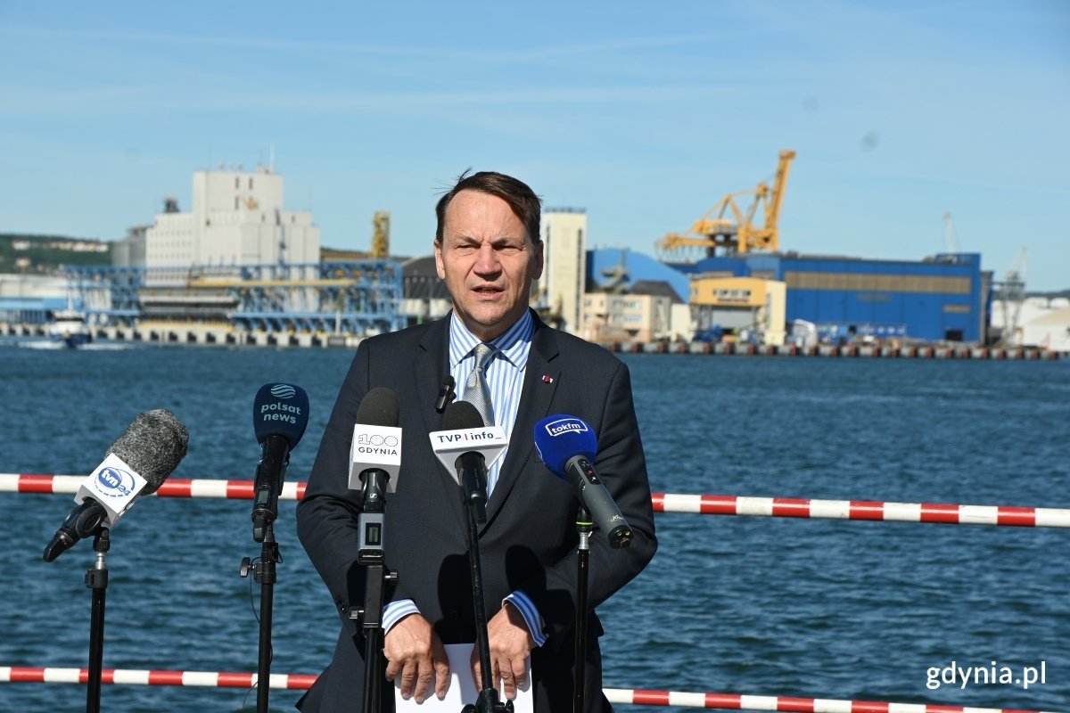 Radosław Sikorski przebywał z wizytą w Gdyni. Wicepremier życzył miastu wpisu modernistycznego Śródmieścia na Listę Światowego Dziedzictwa UNESCO (fot. Łukasz Kamasz)