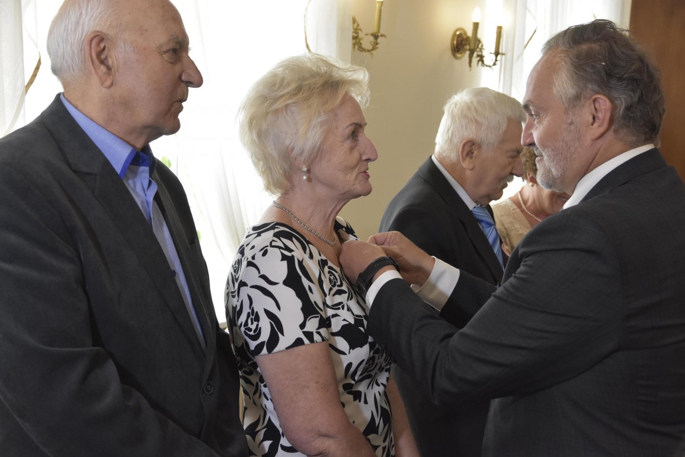 Prezydent Wojciech Szczurek wręczył medale za Długoletnie Pożycie Małżeńskie // fot. Lechosław Dzierżak