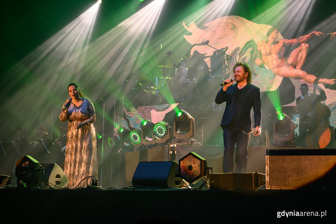 Koncert „Betlejem w Gdyni”. Na scenie Gabi Gąsior i Mietek Szcześniak // fot. Dawid Linkowski