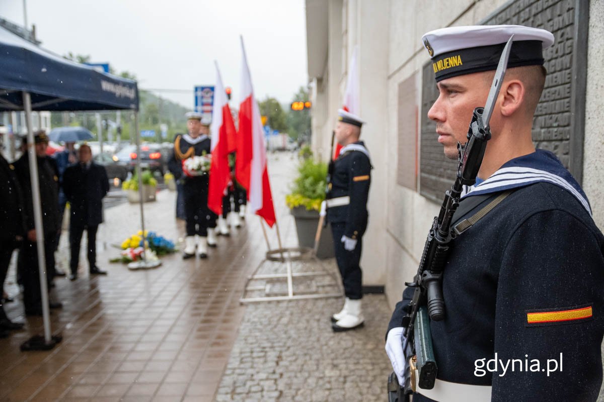 Wojskowa Asysta Honorowa wystawiona przez Komendę Portu Wojennego w Gdyni (fot. Michała Sałata)