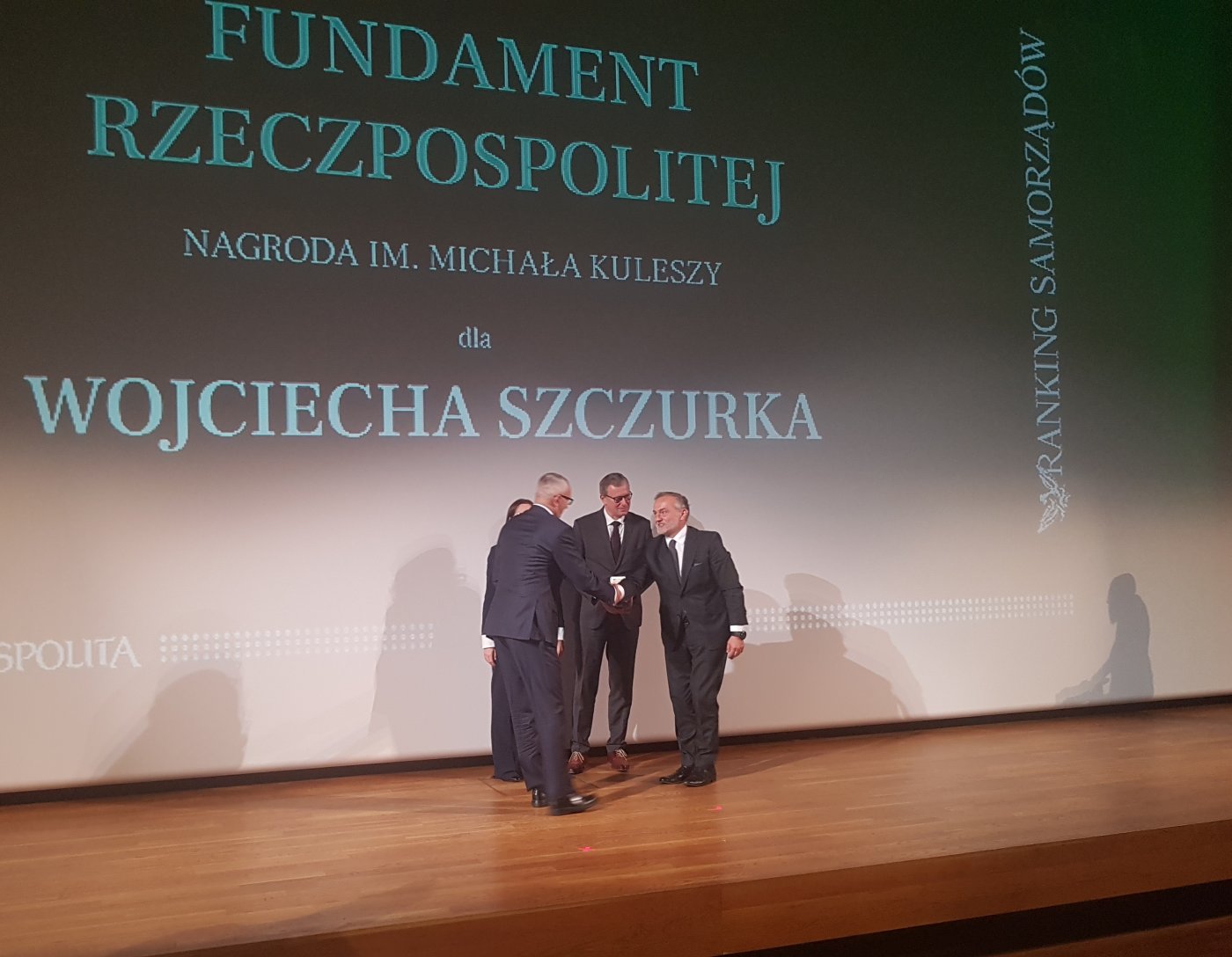 Prezydent Gdyni Wojciech Szczurek uhonorowany nagrodą „Fundament Rzeczpospolitej im. Michała Kuleszy