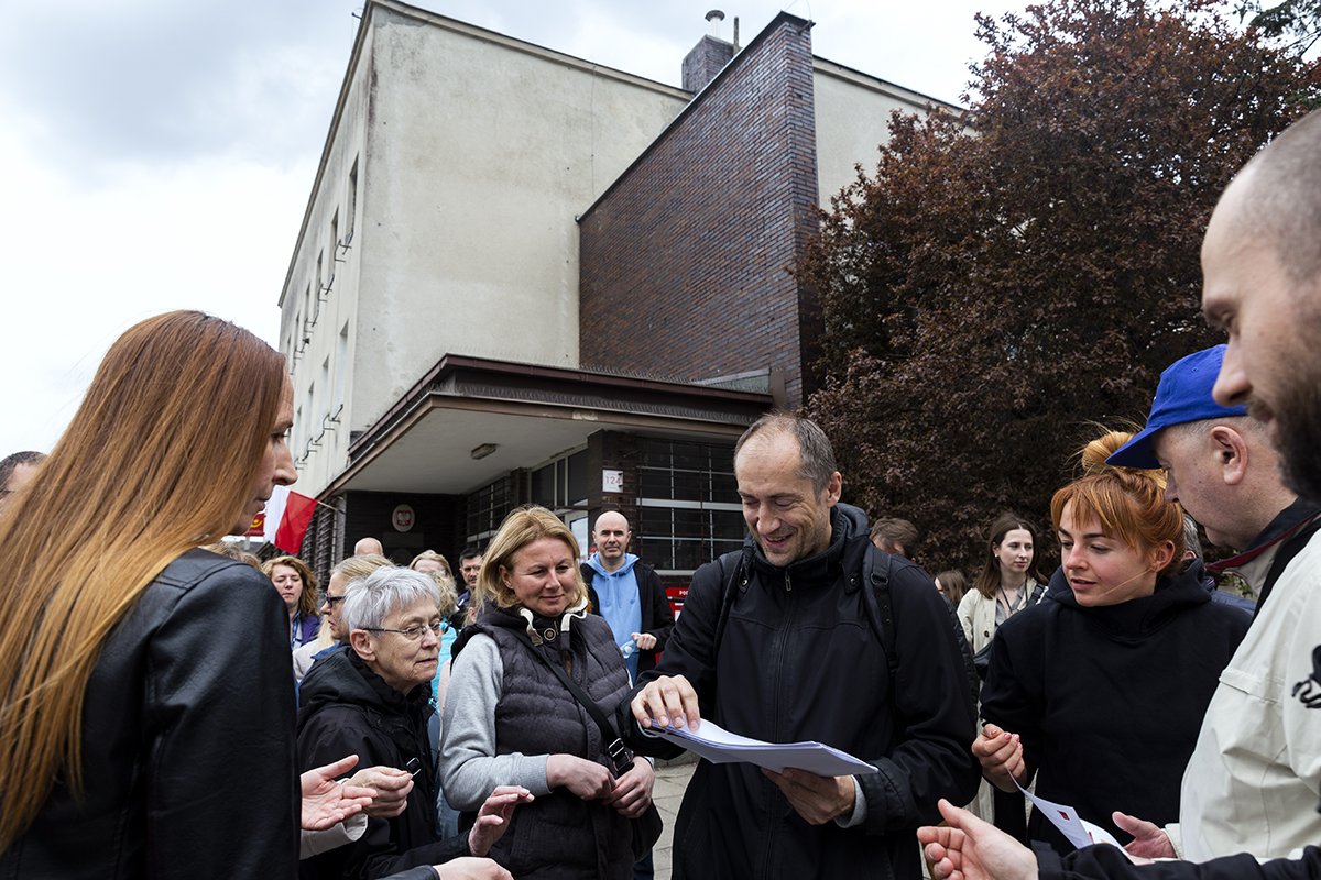 Robert Chrzanowski prowadzi archi-spacer po Chylonii. Zdjęcie archiwalne. Fot. Przemysław Kozłowski