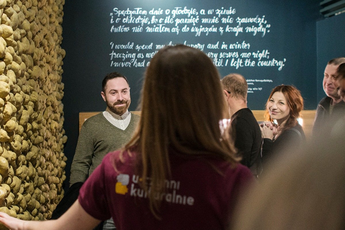 Muzeum Emigracji poszukuje wolontariuszy-przewodników, którzy będą oprowadzać zwiedzających podczas spacerów po wystawie stałej // fot. materiały Muzeum Emigracji