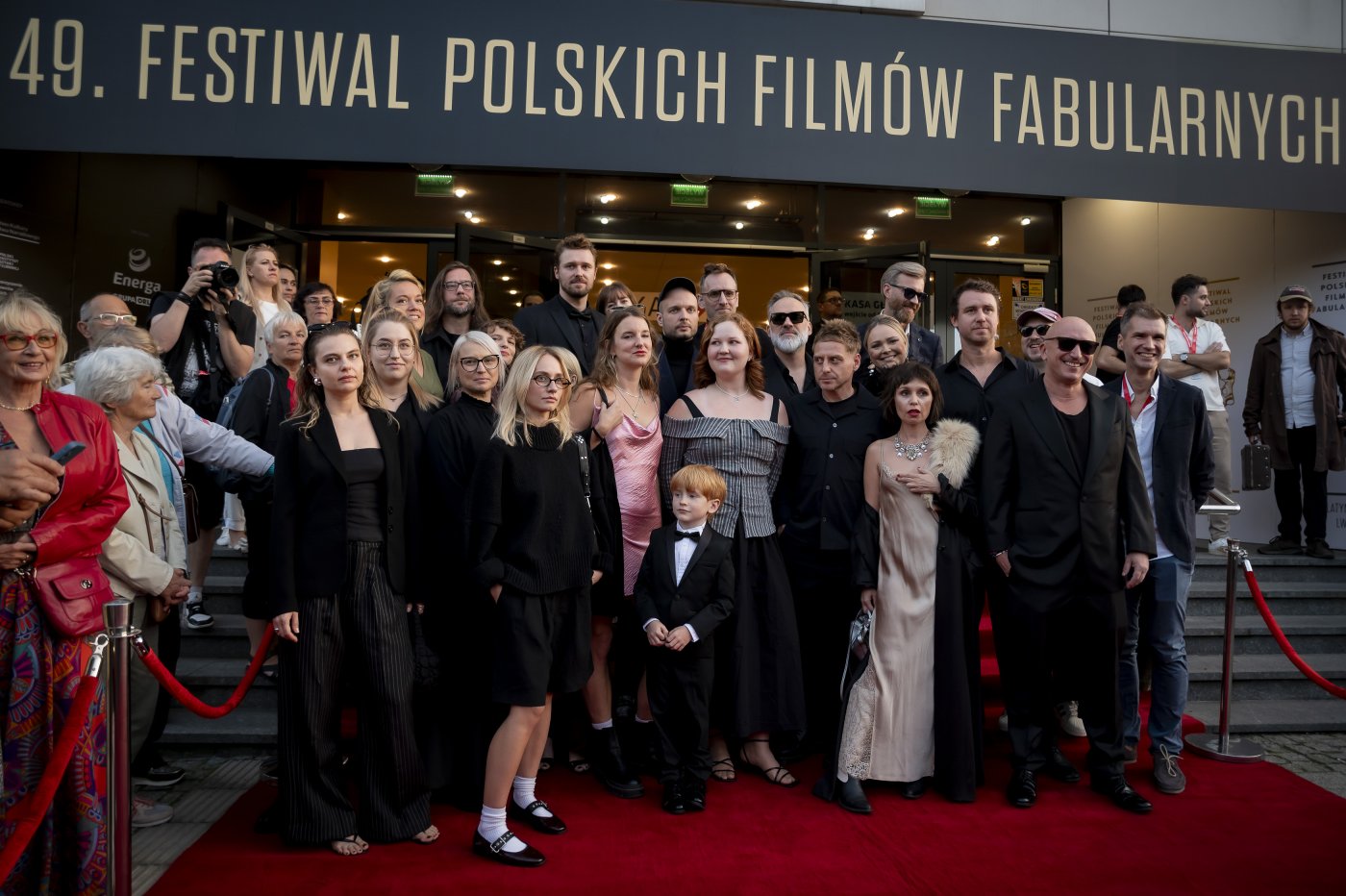 Ekipa filmu „Pod wulkanem” na czerwonym dywanie 49. Festiwalu Polskich Filmów Fabularnych (fot. Anna Bobrowska)