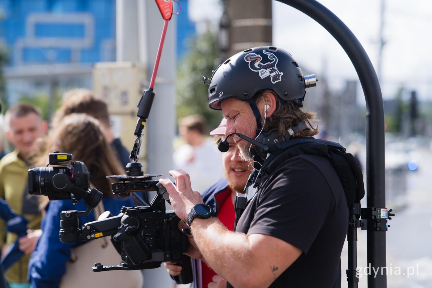 Czy to obrazki z filmu science-fiction? Nie, to jeden z operatorów podczas sobotniej próby do „Gdynia LIPDUB 100