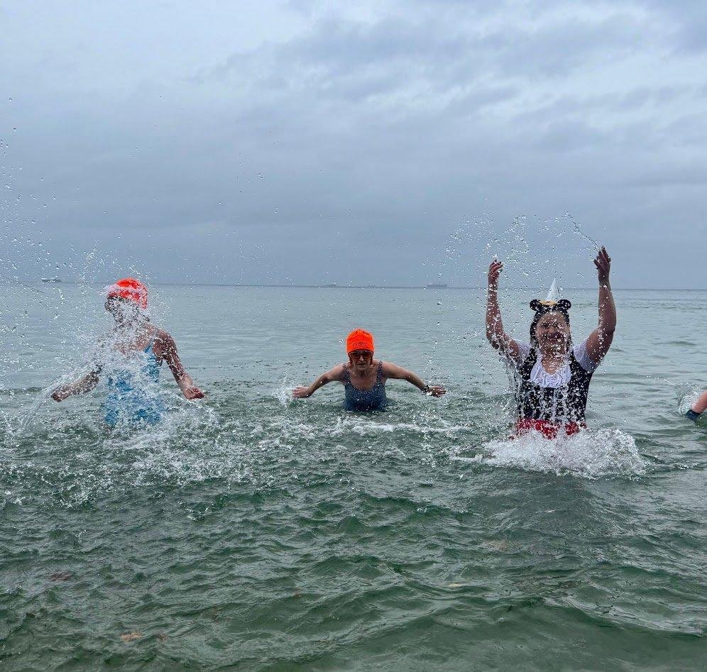 Tak Stowarzyszenie „Morsy Gdyńskie” powitało nowy rok 2025 (fot. Stowarzyszenie „Morsy Gdyńskie”)