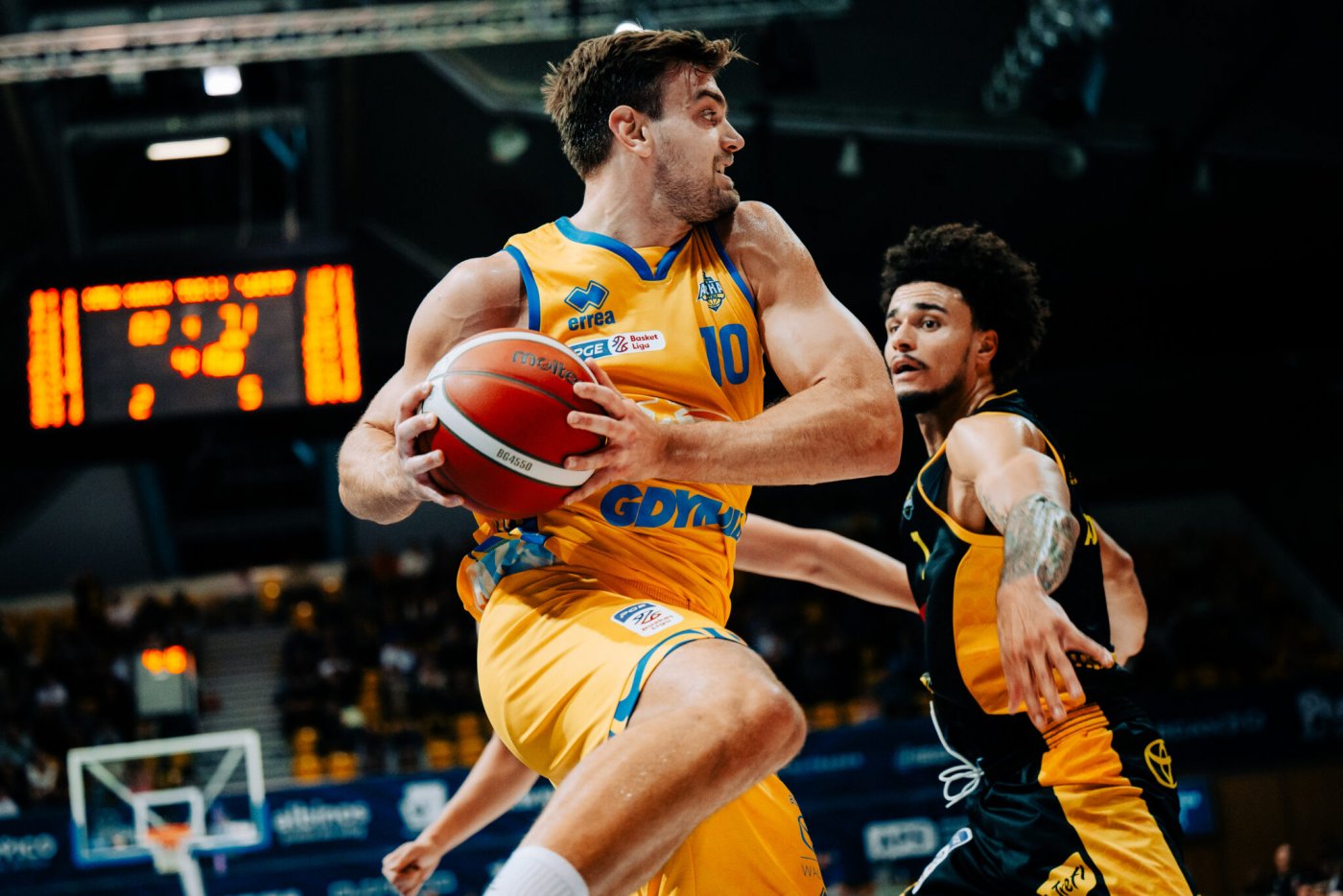 Koszykarze podczas meczu AMW Arki Gdynia z Energą Trefl Sopot (fot. Mateusz Słodkowski)