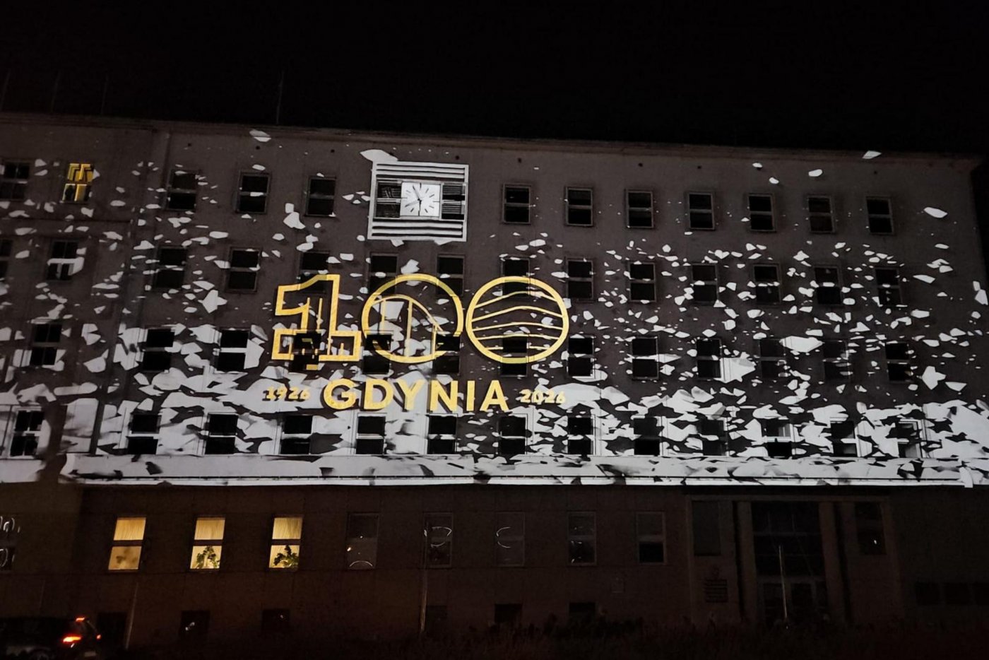 Próba mappingu 3D z okazji stulecia miasta na fasadzie budynku Urzędu Miasta Gdyni (fot. materiały prasowe)