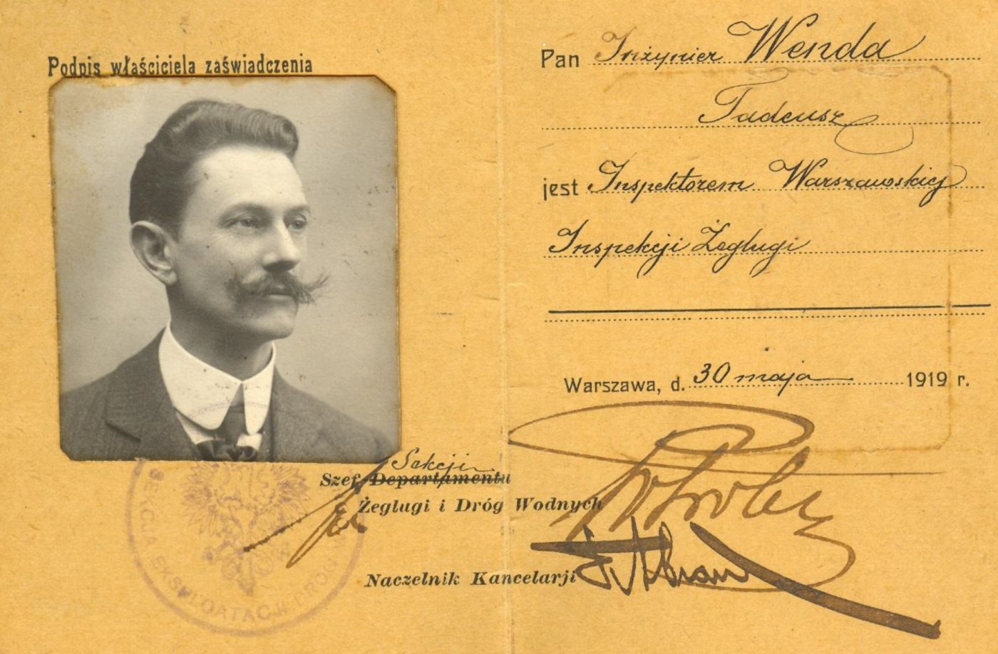 Tadeusz Wenda na fotografii z 1918 roku w zaświadczeniu Warszawskiej Inspekcji Żeglugi. Źródło: Muzeum Miasta Gdyni