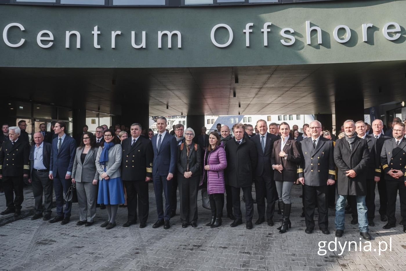 Wspólne zdjęcie po ceremonii otwarcia  Centrum Offshore (fot. Magdalena Starnawska)