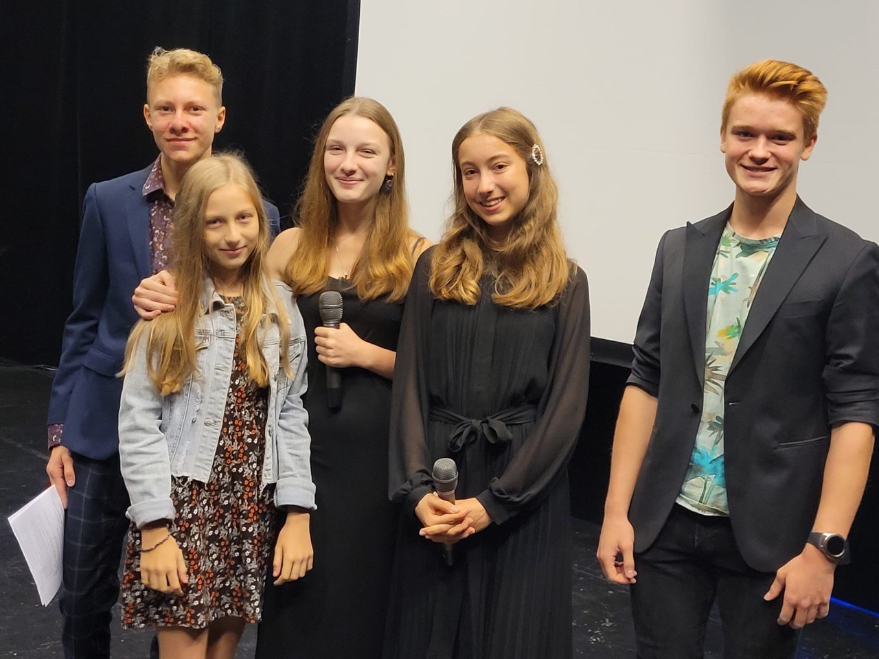 Premierowy pokaz obejmował prezentację trzech filmów: „Dziennik” oraz „Tiempo para Valencia” w reżyserii Marii Błaszkiewicz i „Ręce” w reżyserii Marii Hendzel // fot. III LO