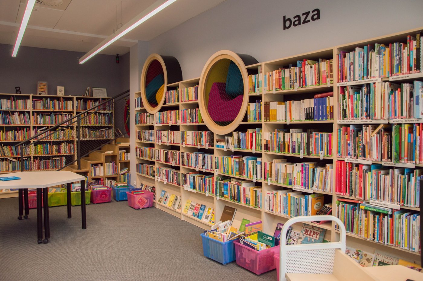 Czytanie książek to tylko jedna z możliwych aktywności w Bibliotece Gdynia. Można tu także bawić się, a nawet obejrzeć sztukę teatralną (fot. Biblioteka Gdynia, Facebook, mat. archiwalne)