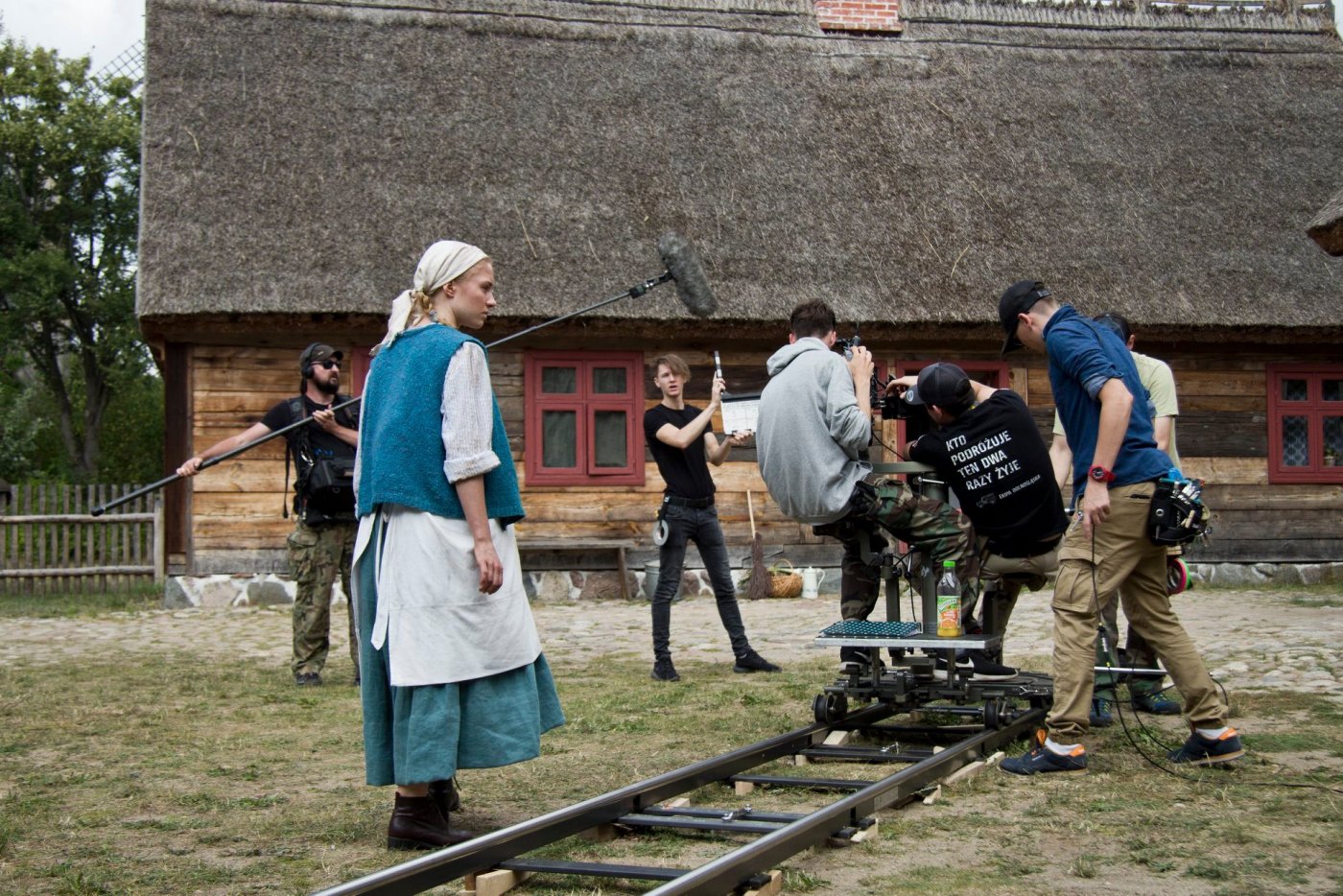 Film Anety Bussold, absolwentki gdyńskiej filmówki powstał na terenie Kaszubskiego Parku Etnograficznego we Wdzydzach, fot. Stanisław Horodecki / mat. promocyjne twórców