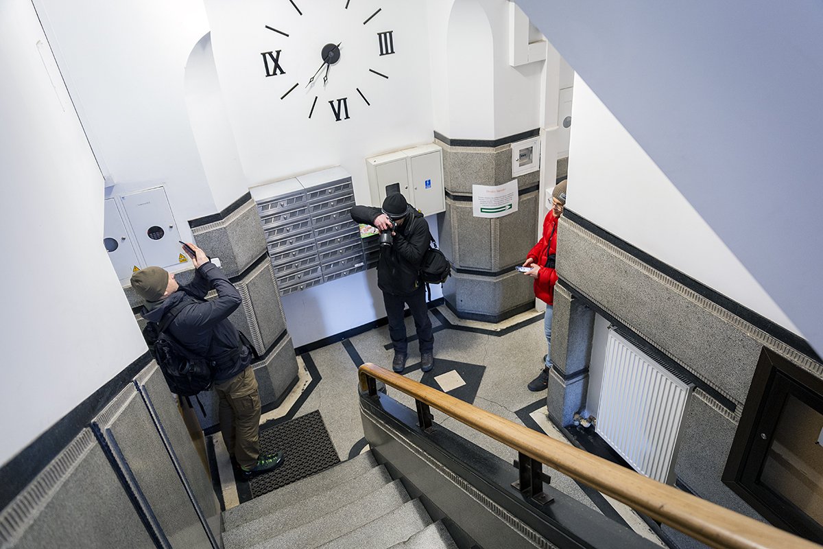 Fotospacer na Gdyńskim Szlaku Modernistycznym, kamienica przy pl. Kaszubskim 11. Fot. Przemysław Kozłowski 