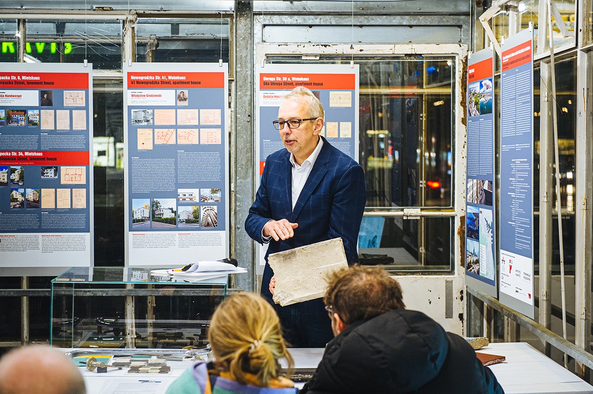 Dr Robert Hirsch, Miejski Konserwator Zabytków w Gdyni podczas wykładu w BHROX bauhaus reuse w Berlinie. Fot. Grzegorz Karkoszka