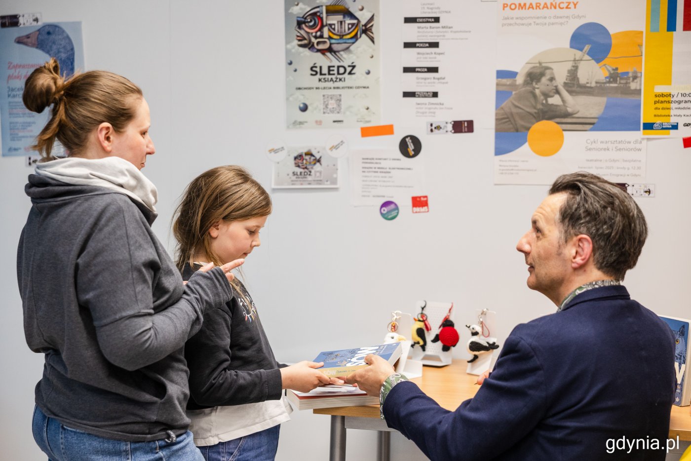Spotkania z Jackiem Karczewskim zaczynają się w bibliotece (fot. Karol Stańczak)