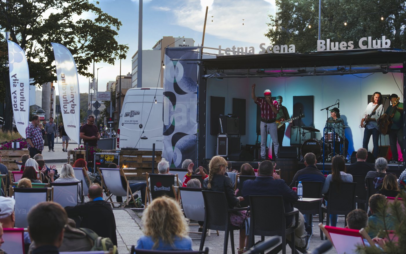 Koncert na placu przy ul. Zawiszy Czarnego // fot. Bartłomiej Segar, z facebookowej grupy „Gdynia w obiektywie”