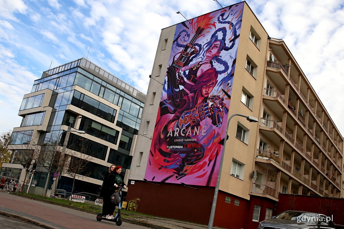 Mural promujący serial „Arcane” . Fot. Przemysław Kozłowski