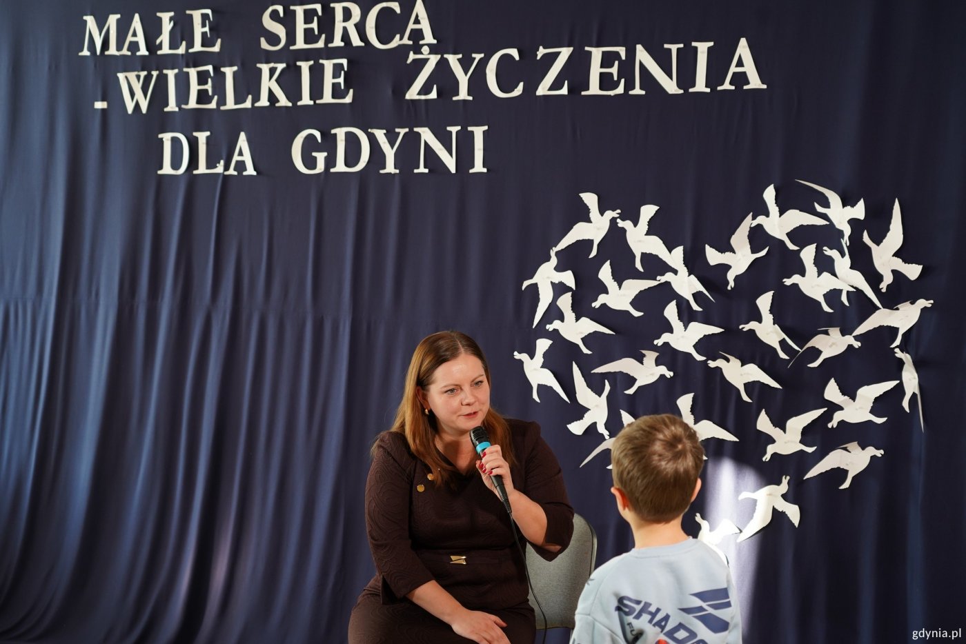  Księgę życzeń z Przedszkola nr 58 odebrała prezydent Aleksandra Kosiorek (fot. Magda Śliżewska)