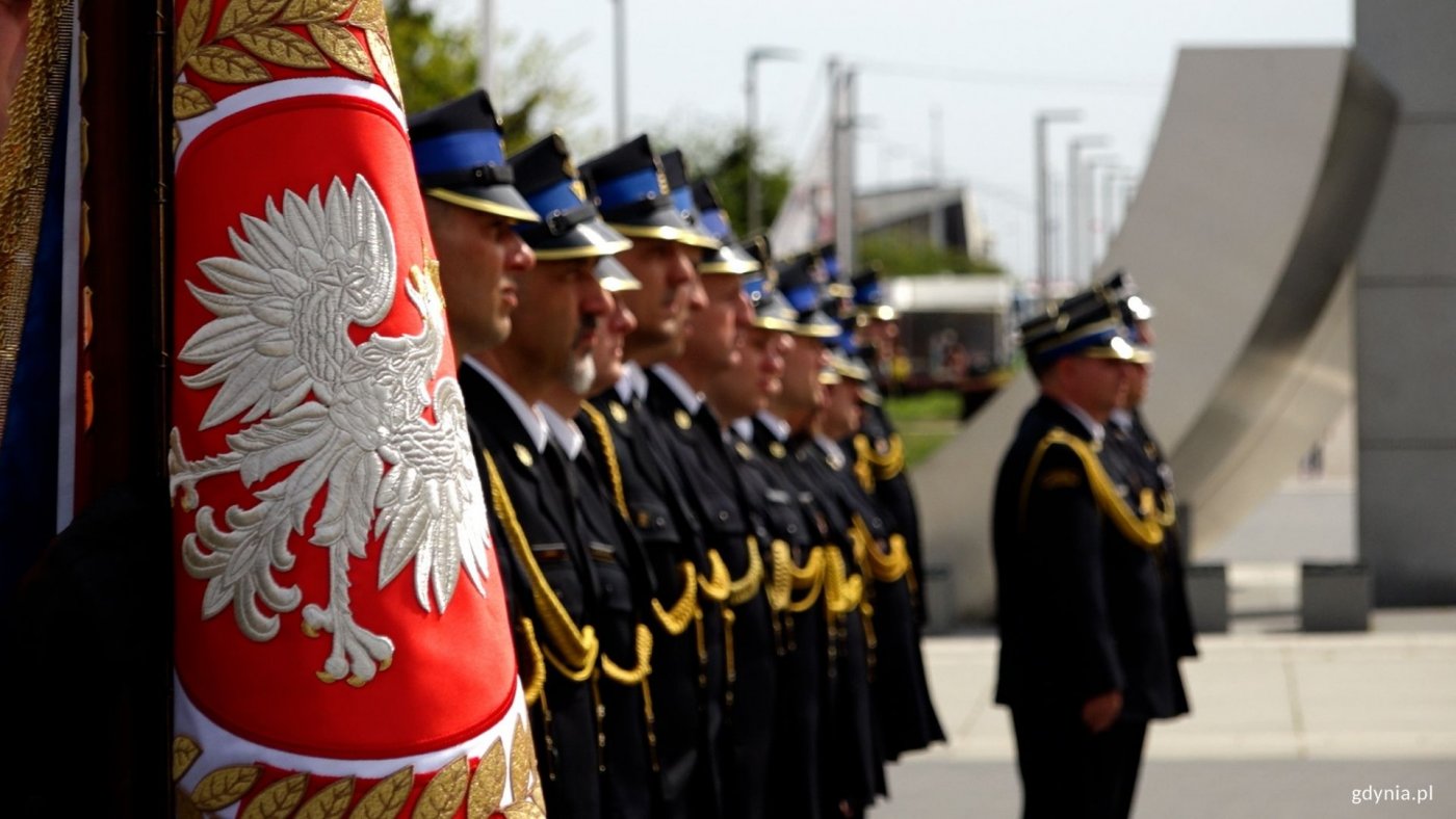 Obchody Dnia Strażaka przy pomniku Polski Morskiej // fot. Marcin Mielewski