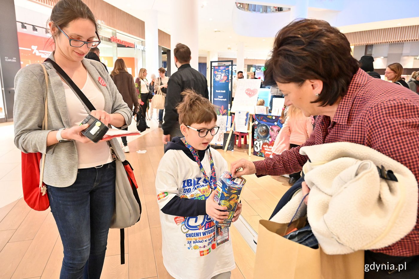 Wolontariusze WOŚP w akcji - w sobotę mogliśmy spotkać ochotników z charakterystycznymi puszkami m.in. w Centrum Riviera, fot. Michał Puszczewicz