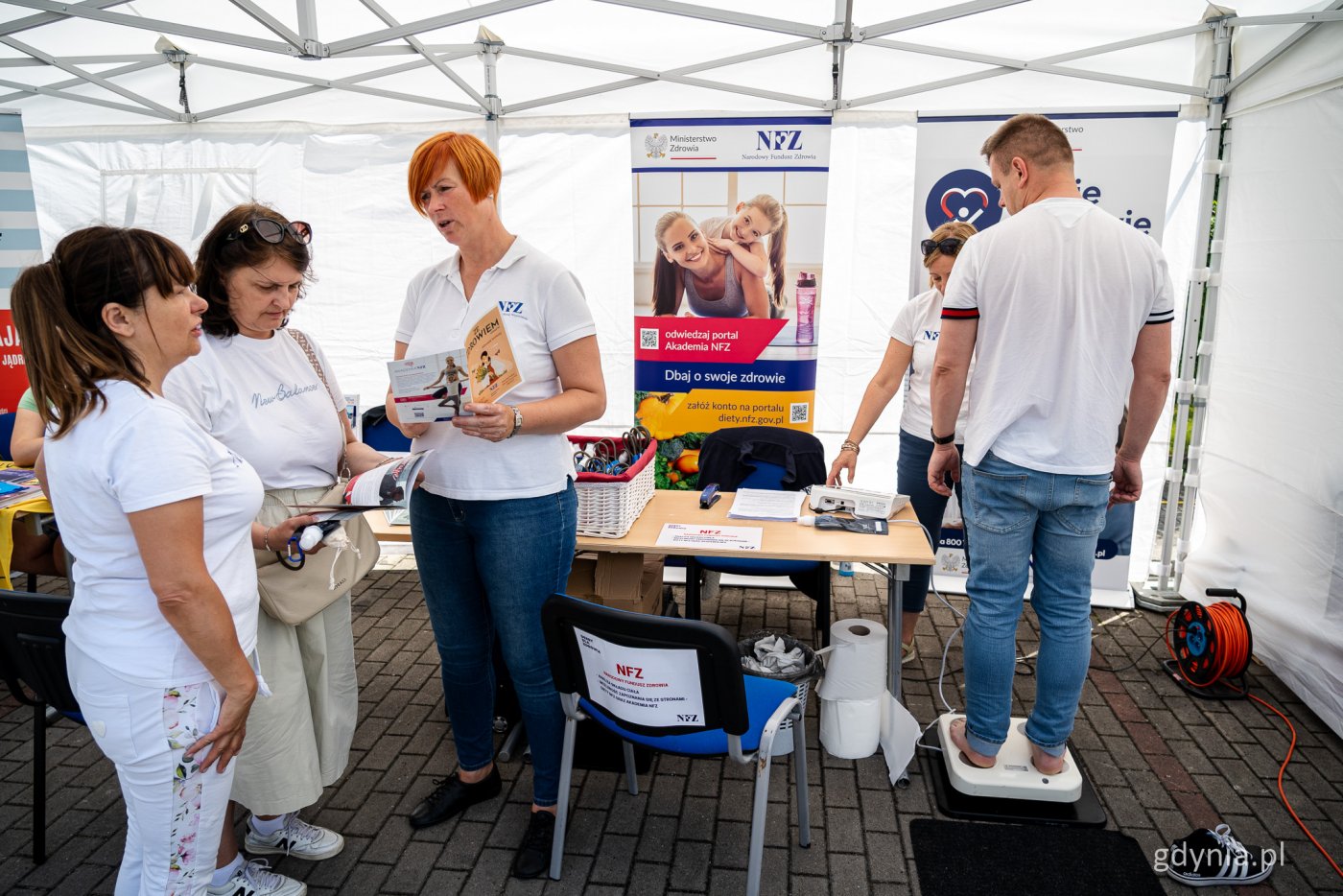 Stoiska strefy zdrowia podczas „Derbów dla zdrowia” na Narodowym Stadionie Rugby w Gdyni (fot. Kamil Złoch / zdjęcie archiwalne)
