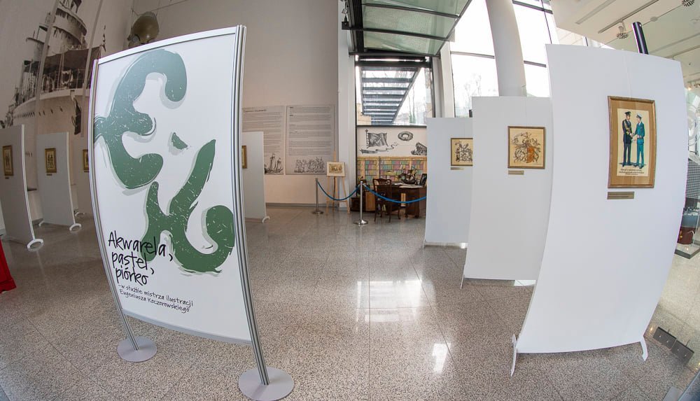 „Akwarela, pastel, piórko – w służbie mistrza ilustracji Eugeniusza Koczorowskiego” to nowa wystawa czasowa Muzeum Marynarki Wojennej // fot. materiały prasowe MMW