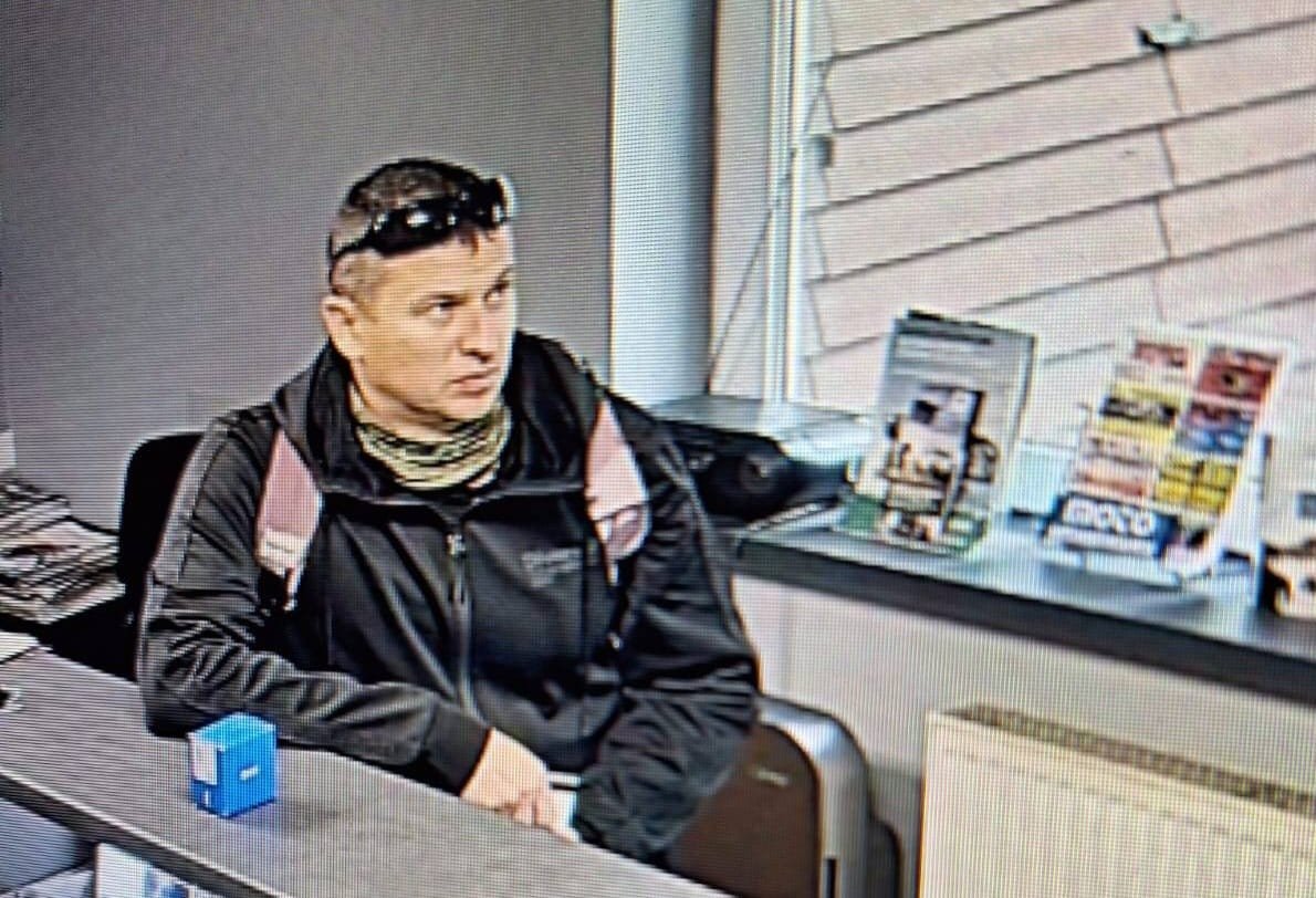 Pomorscy policjanci szukają mężczyzny podejrzewanego o zabójstwo dziecka. Jest nim 44-letni Grzegorz Borys. Fot. Facebook