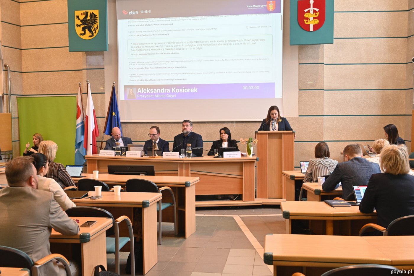 Za nami XXIX sesja Rady Miasta Gdyni. Na zdjęciu m.in.: prezydent Gdyni Aleksandra Kosiorek, przewodniczący RMG Tadeusz Szemiot, wiceprzewodniczący RMG: Mariola Śrubarczyk-Cichowska, Jakub Ubych i Ireneusz Trojanowicz oraz radni miasta (fot.. Magda Śliżewska)