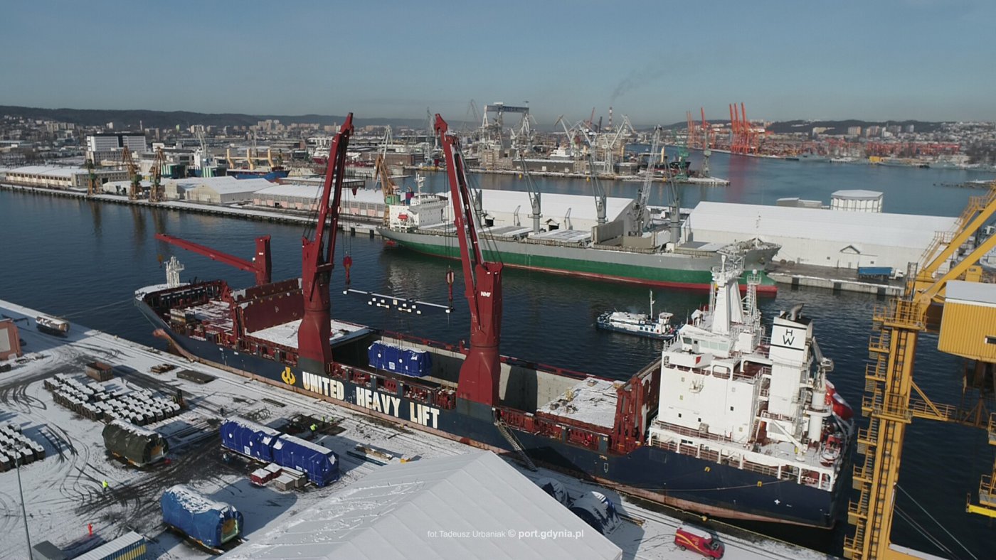 Ważące po 280 ton generatory popłynęły z Gdyni do Włoch, fot. Tadeusz Urbaniak / www.port.gdynia.pl