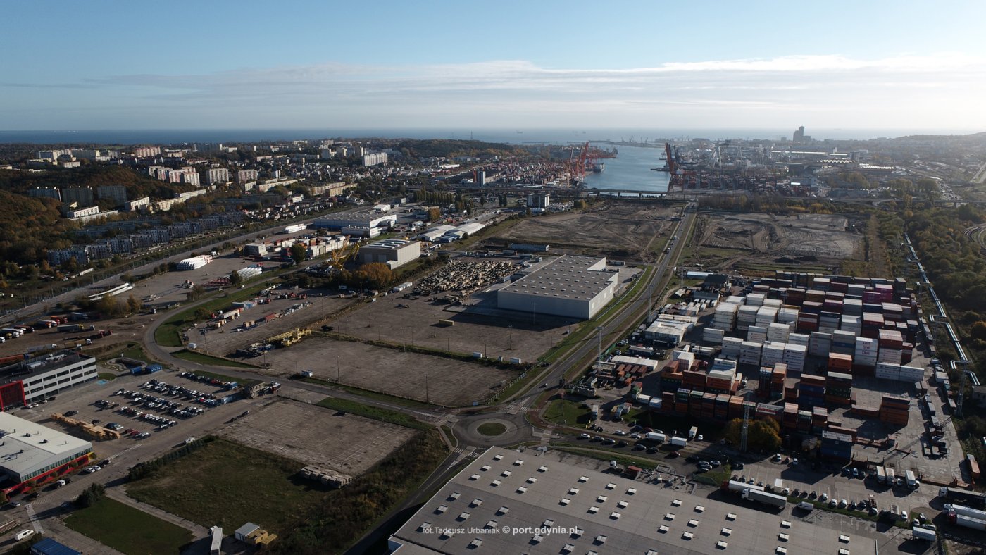Położone na zachód od Portu Gdynia centrum logistyczne powstaje szybciej, niż zakładał to harmonogram, fot. Tadeusz Urbaniak / www.port.gdynia.pl