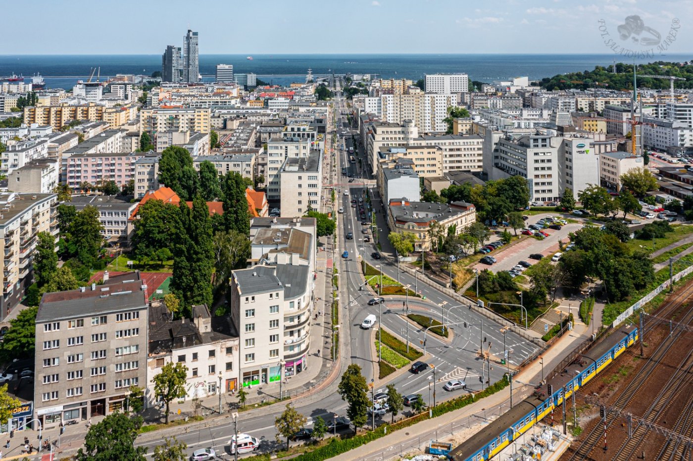 Gdynia będzie jednym z kluczowych samorządów w przyszłej metropolii. Na zdjęciu Śródmieście i ulica 10 Lutego, fot. Marek Sałatowski (z facebookowej grupy „Gdynia w obiektywie”)