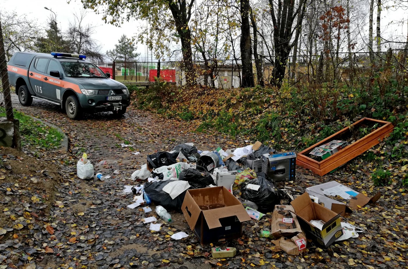 Kobieta pozbyła się śmieci, które w części były też wielkogabarytowe, fot. Straż Miejska w Gdyni